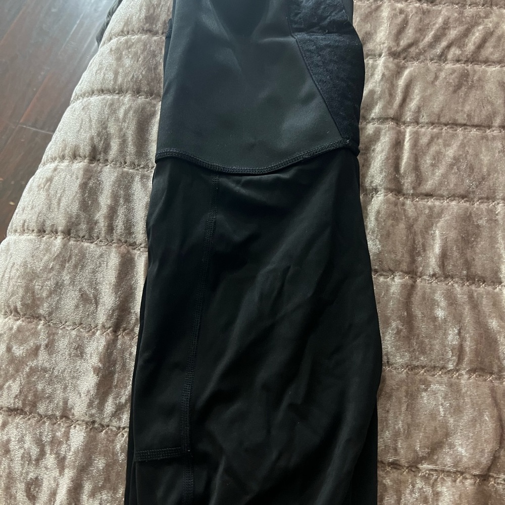 Leggings that also snatch ur body built in waist trainer no one will know 🤫